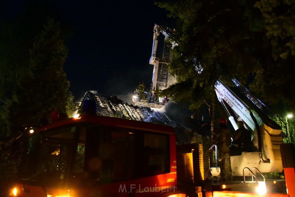 Grossfeuer Einfamilienhaus Siegburg Muehlengrabenstr P0595.JPG - Miklos Laubert